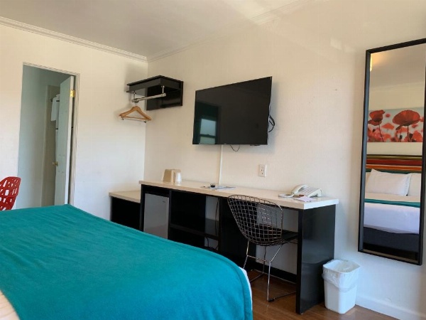 Sandyland Reef Inn image 12