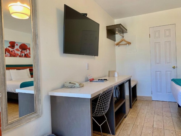 Sandyland Reef Inn image 16